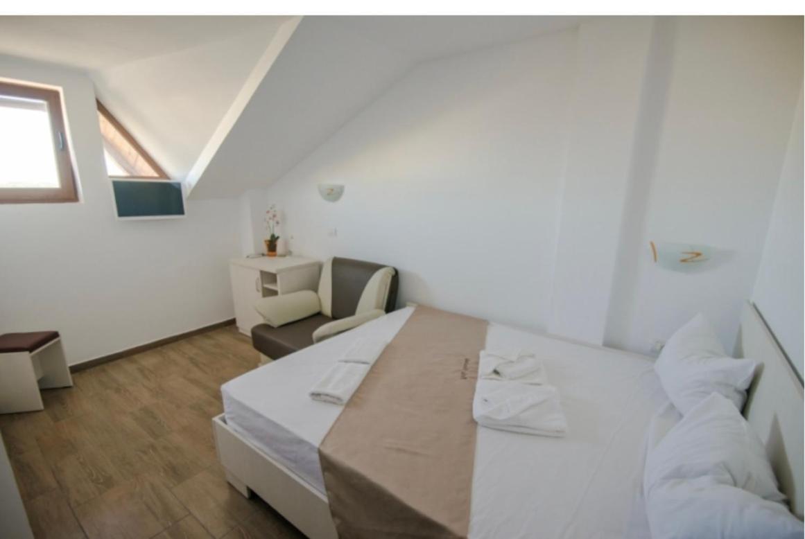 Hôtel Complex Turistic Perla Venusului Extérieur photo